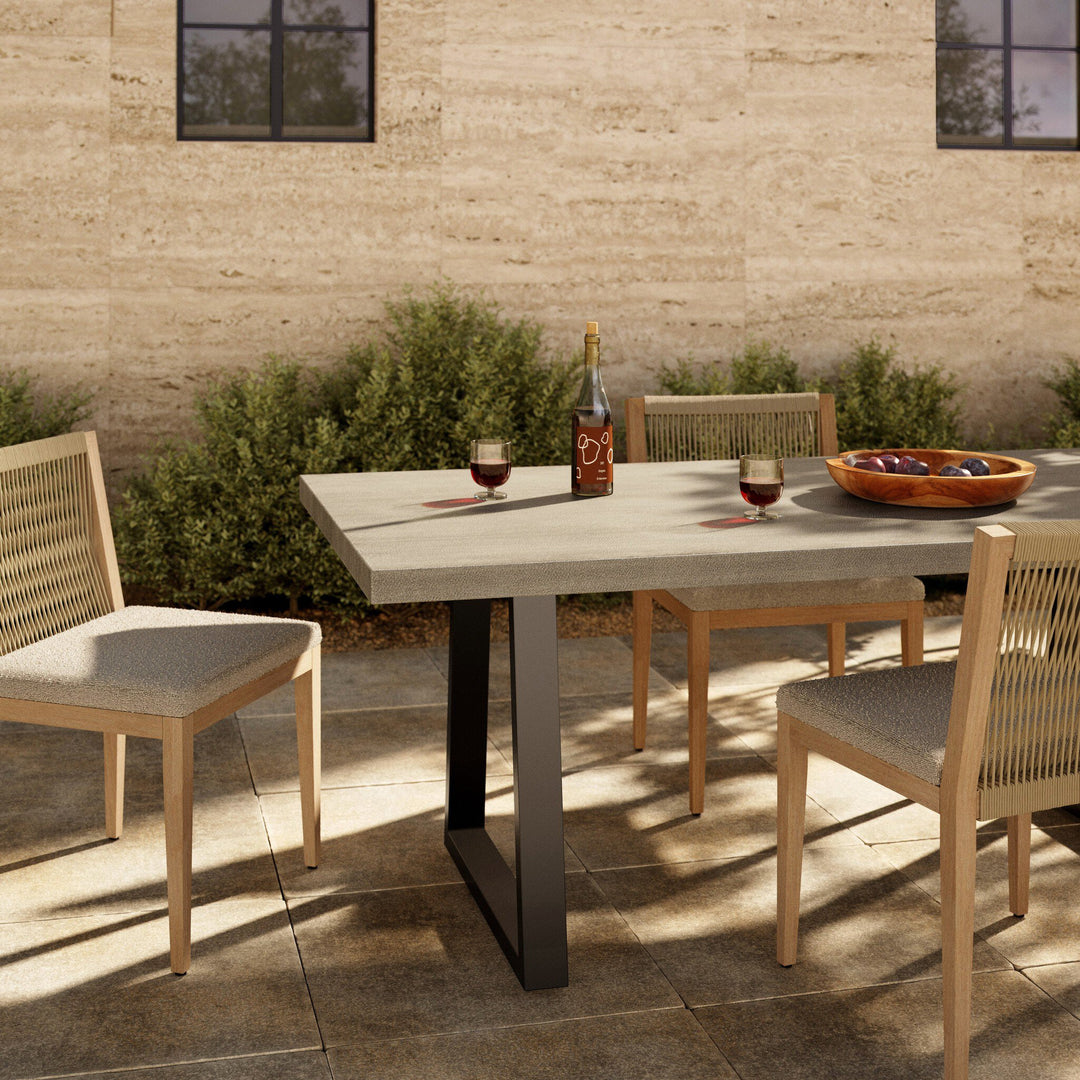 CALI OUTDOOR DINING TABLE